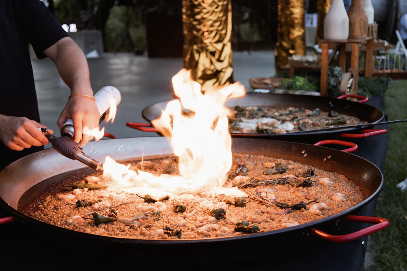 Show cooking de paella con fuego en directo